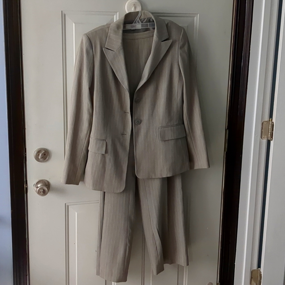 Summer suit with pants